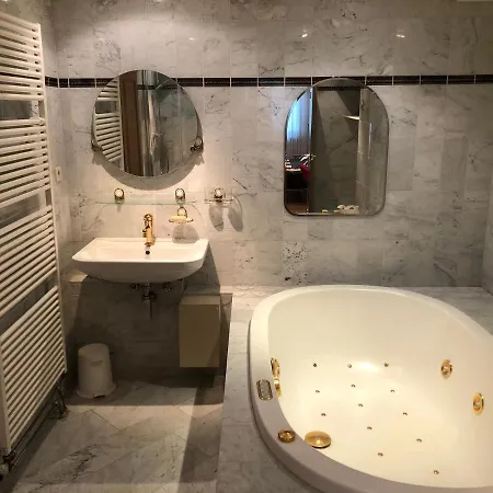 Fuer 4 Personen, 2 Schlafzimmer, 2 Parkplaetze, Wlan شقة كونستانز