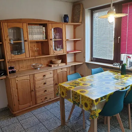 Fuer 4 Personen, 2 Schlafzimmer, 2 Parkplaetze, Wlan Daire *