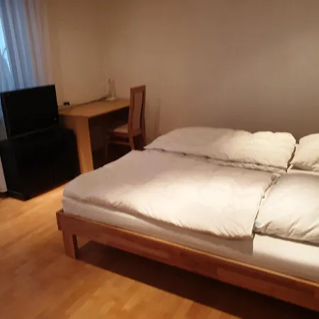 Apartmán Fuer 4 Personen, 2 Schlafzimmer, 2 Parkplaetze, Wlan Kostnice