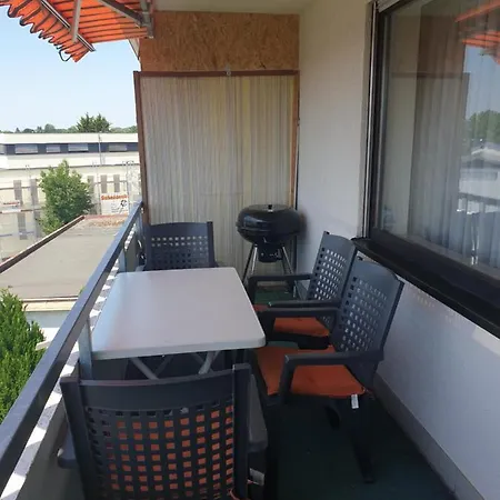 Fuer 4 Personen, 2 Schlafzimmer, 2 Parkplaetze, Wlan شقة